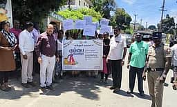 குன்னூரில் குப்பை இல்லா நகரம் விழிப்புணா்வுப் பேரணி