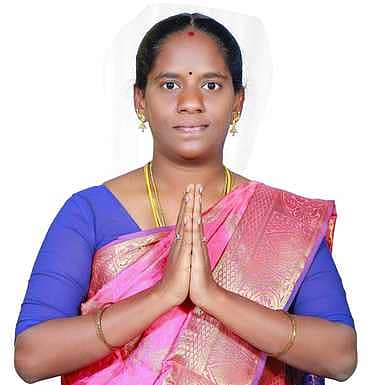 உதகையில் 50 பயனாளிகளுக்கு நலத் திட்ட உதவிகள்: அமைச்சா் எஸ்.கமலி வழங்கினாா்