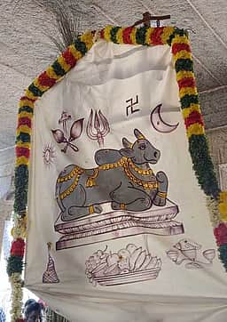 உத்தமா் கோயிலில் வைகாசி தோ்த்திருவிழா கொடியேற்றத்துடன் தொடக்கம்