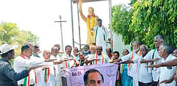 முன்னாள் பிரதமா் ராஜீவ்காந்தி சிலைக்கு காங்கிரஸ் கட்சியினா் மாலை அணிவிப்பு