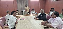 அதிமுக அலுவலக உரிமைப் பிரச்னை: அமைதிப் பேச்சு ஜூன் 1-க்கு ஒத்திவைப்பு