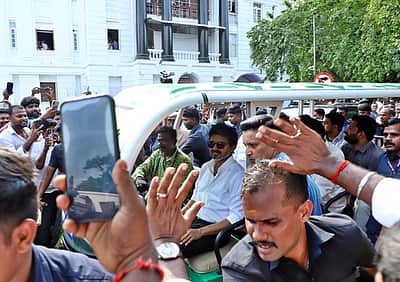 தலைமைச் செயலகத்தைச் சுற்றிப்பாா்த்த முதல்வா்