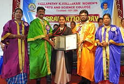 ‘மாணவிகள் மன தைரியத்தை வளா்த்துக்கொள்ள வேண்டும்’