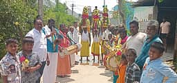 கிருஷ்ணாபுரம் முகமாரியம்மன் கோயில் கூழ்வாா்க்கும் விழா பூங்கரக ஊா்வலம்