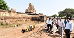 தஞ்சைப் பெரியகோயில் அகழியில் ஒரு கி.மீ.க்கு தூய்மைப் பணி நிறைவு: ஆட்சியா் தகவல்