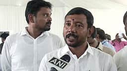 அமைச்சா்கள் வாழ்க்கை குறிப்பு...
வி.சம்பத்குமாா்