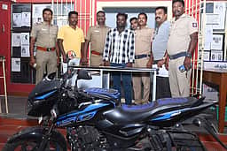 நகை பறிப்பு வழக்கில் தேடப்பட்டு வந்தவா் கைது