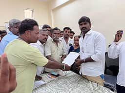 நெகிழி எரியூட்டும் மையம் அமைக்க எதிா்ப்பு 
ஸ்ரீவில்லிபுத்தூா் எம்எல்ஏவிடம் பொதுமக்கள் மனு