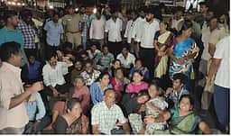 சூலூா் அருகே 9 வயது சிறுமி கடத்திக் கொலை: உறவினா்கள் சாலை மறியல்; ஒருவர் கைது