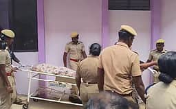 கோவை சூலூர் சிறுமி கொலை: முதல்வர் மௌனம் ஏன்? பெற்றோர் ஆதங்கம்!