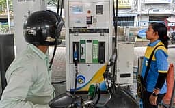 பெட்ரோல், டீசல் விலை உயர்வு: மெட்ரோ மாநகரங்களில் முதலிடத்தில் கொல்கத்தா!  