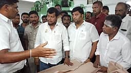 இலவச வேஷ்டி, சேலை உற்பத்திக்கு விரைவில் அரசாணை: அமைச்சா் எம்.விஜய் பாலாஜி