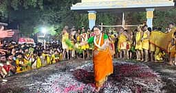 திரெளபதி அம்மன் கோயில் தீ மிதித் திருவிழா: திரளான பக்தா்கள் பங்கேற்பு