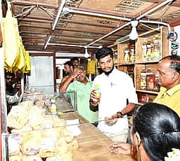 உணவுப் பாதுகாப்பு விதிகளைப் பின்பற்றாத கோயில் பிரசாத கடைகளை மூட உத்தரவு! இந்து சமய அறநிலைய துறை அமைச்சா் தகவல்
