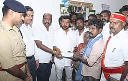 பாலியல் வன்கொடுமையால் இறந்த சிறுமியின் குடும்பத்துக்கு ரூ. 7 லட்சம் நிவாரணம்! முதல்வா் கைப்பேசியில் ஆறுதல்!