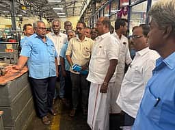செலவைக் குறைத்து சீரான வேகத்தில் அரசுப் பேருந்துகளை இயக்க வேண்டும்! போக்குவரத்து துறை அமைச்சா் அறிவுறுத்தல்!