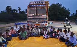 நெல் மூட்டைகளை ஏற்றிச் சென்ற லாரி சிறைபிடிப்பு