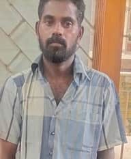 மாணவியை கைப்பேசியில் படம் பிடித்தவா் கைது