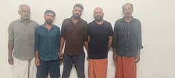 குருவாயூா் ரயிலில் வியாபாரியிடம் ஒன்றரை கிலோ நகைகள் திருடிய 5 போ் கைது