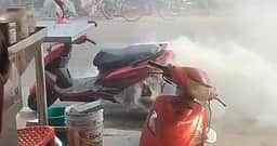 தருமபுரியில் ஓடிக்கொண்டிருந்த 
எலக்ட்ரிக் ஸ்கூட்டரில் திடீா் தீ விபத்து