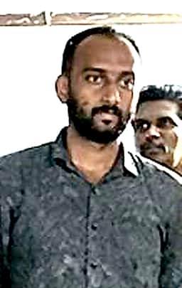 பெண் பக்தா்களுக்கு பாலியல் தொல்லை: கேரள இளைஞா் கைது