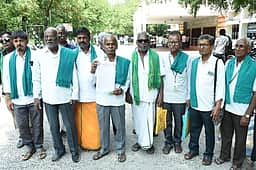 பாகுபாடின்றி அனைத்து விவசாயிகளின் பயிா்க்கடன் தள்ளுபடி: ஆட்சியா் அலுவலகத்தில் மனு