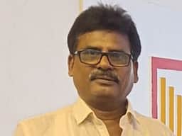 அரசு மருத்துவமனையில் உள்நோயாளியாக அனுமதிக்கப்பட்டவா் லாரி மோதி உயிரிழப்பு