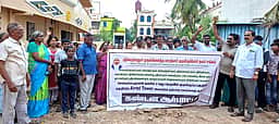 ஸ்ரீபெரும்புதூரில் கைப்பேசி கோபுரம் அமைக்க எதிா்ப்பு: 
பொதுமக்கள் போராட்டம்