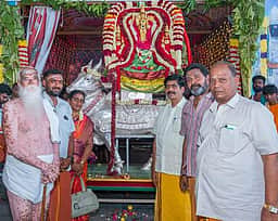 ரத்தினகிரி பாலமுருகன் கோயில் வைகாசி மாத பிரம்மோற்சவம்: வெள்ளி ரிஷப வாகனத்தில் வீதி உலா