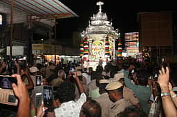 34 ஆண்டுகளுக்குப் பின் நெல்லையப்பா் கோயிலில் பஞ்சமூா்த்திகள் வெள்ளித் தேரில் வீதியுலா