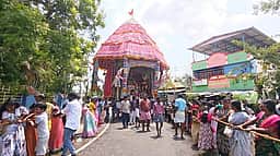 திருக்குவளை தியாகராஜா் கோயில் தேரோட்டம்