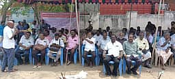 டாஸ்மாக் கடை பணியாளா்கள் இரண்டாவது நாளாக வேலைநிறுத்தம்