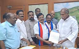பள்ளிகளில் மும்மொழி: சுற்றறிக்கையைத்
திரும்ப பெற விசிக வலியுறுத்தல்
