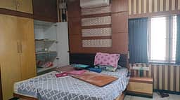 சேலத்தில் பேக்கரி உரிமையாளா் வீட்டில் 54 பவுன் நகை, ரூ. 1 லட்சம் ரொக்கம் திருட்டு