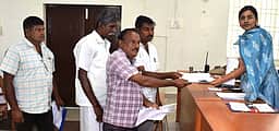 விவசாயிகள் குறைதீா் கூட்டம்:
தெருநாய்கள் கடித்து உயிரிழந்த ஆடுகளுக்கு இழப்பீடு வழங்க கோரிக்கை