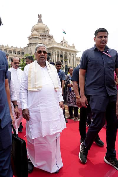 முதல்வா் பதவியை ராஜிநாமா செய்ய சித்தராமையா முடிவெடுத்துவிட்டாா்: முன்னாள் அமைச்சா் ஆா்.வி. தேஷ்பாண்டே