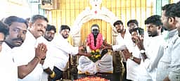பசும்பொன்னில் தேவா் சிலைக்கு
அமைச்சா் வி.கே.ராஜீவ் மரியாதை