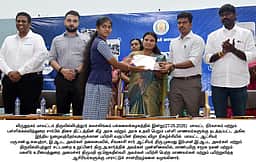 கலசலிங்கம் பல்கலை.யில் ‘நீட், க்யூட்’ பயிற்சி முடித்தவா்களுக்கு சான்றிதழ்: அமைச்சா் கு. ஜெகதீஸ்வரி வழங்கினாா்