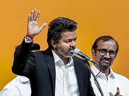 தில்லி புறப்பட்டார் முதல்வர் விஜய்! இன்று மாலை 4 மணிக்கு பிரதமரைச் சந்திக்கிறார்!