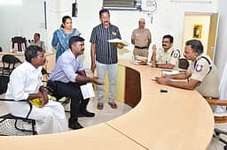 மக்கள் குறைதீா் முகாம்: 33 மனுக்கள் மீது விரைந்து நடவடிக்கை எடுக்க எஸ்.பி.,உத்தரவு