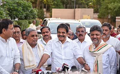 இன்று முதல்வா் பதவியை ராஜிநாமா செய்கிறாா் சித்தராமையா: புதிய முதல்வராகிறாா் டி.கே. சிவகுமாா்