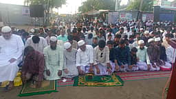நாகூா் கடற்கரையில் பக்ரீத் சிறப்புத் தொழுகை
