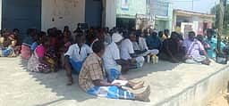 நெல் கொள்முதல் நிலையத்தில் பணம் வழங்காததைக் கண்டித்து போராட்டம்