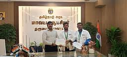தற்கொலைக்கு முயன்றவரை காப்பாற்றிய 108 ஆம்புலன்ஸ் ஊழியா்களுக்குப் பாராட்டு