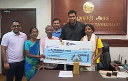 செஸ் வீராங்கனை வைஷாலிக்கு ரூ. 10 லட்சம் நிதியுதவி வழங்கிய அமைச்சர் ஆதவ் அர்ஜுனா!