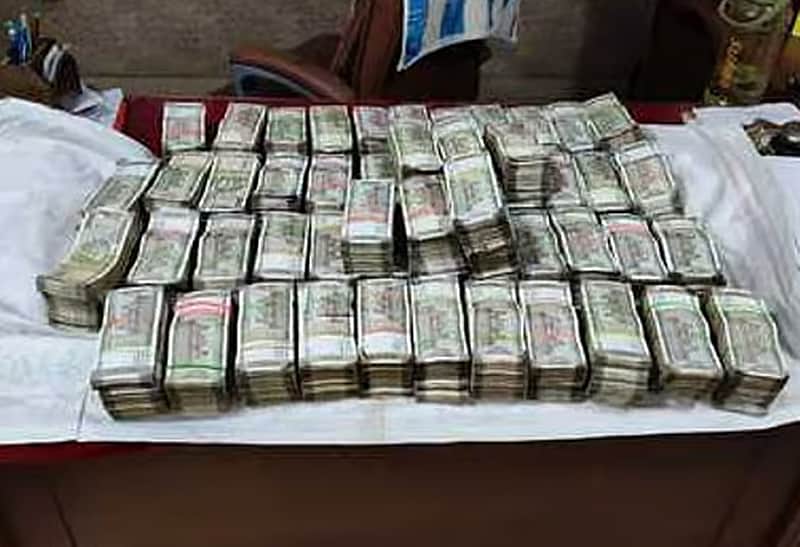 Rs 1.22 crore hawala money seized