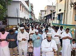 இஸ்லாமியா்கள் சிறப்புத் தொழுகை