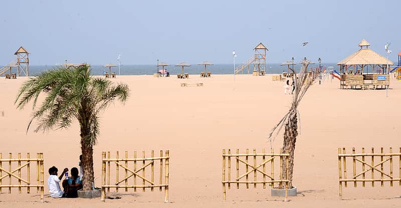 28-5-2026. TN/ CHENNAI. - A view of Marina completely devoid of its usual crowds on Thursday afternoon. As temperatures soar to extreme levels ac
