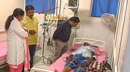நெல்லை அரசு மருத்துவமனையில் அமைச்சர் தந்தைக்கு சிகிச்சை!