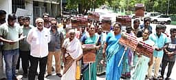 வண்டல் மண் திருட்டைத் தடுக்கக் கோரி ஆட்சியரிடம் மனு